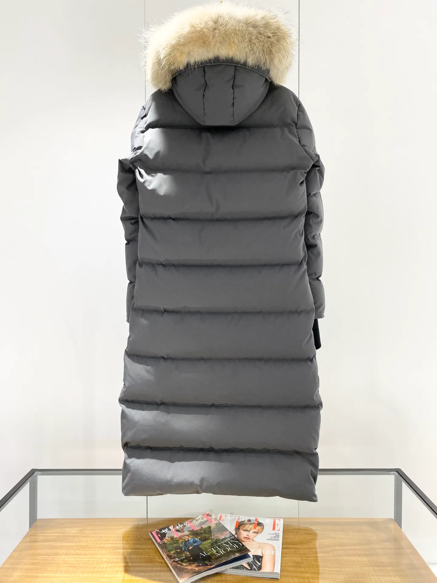 P860 Big Goose 22 Parka Parkas - Charcoal Gray Hanging Pattern Layout Display